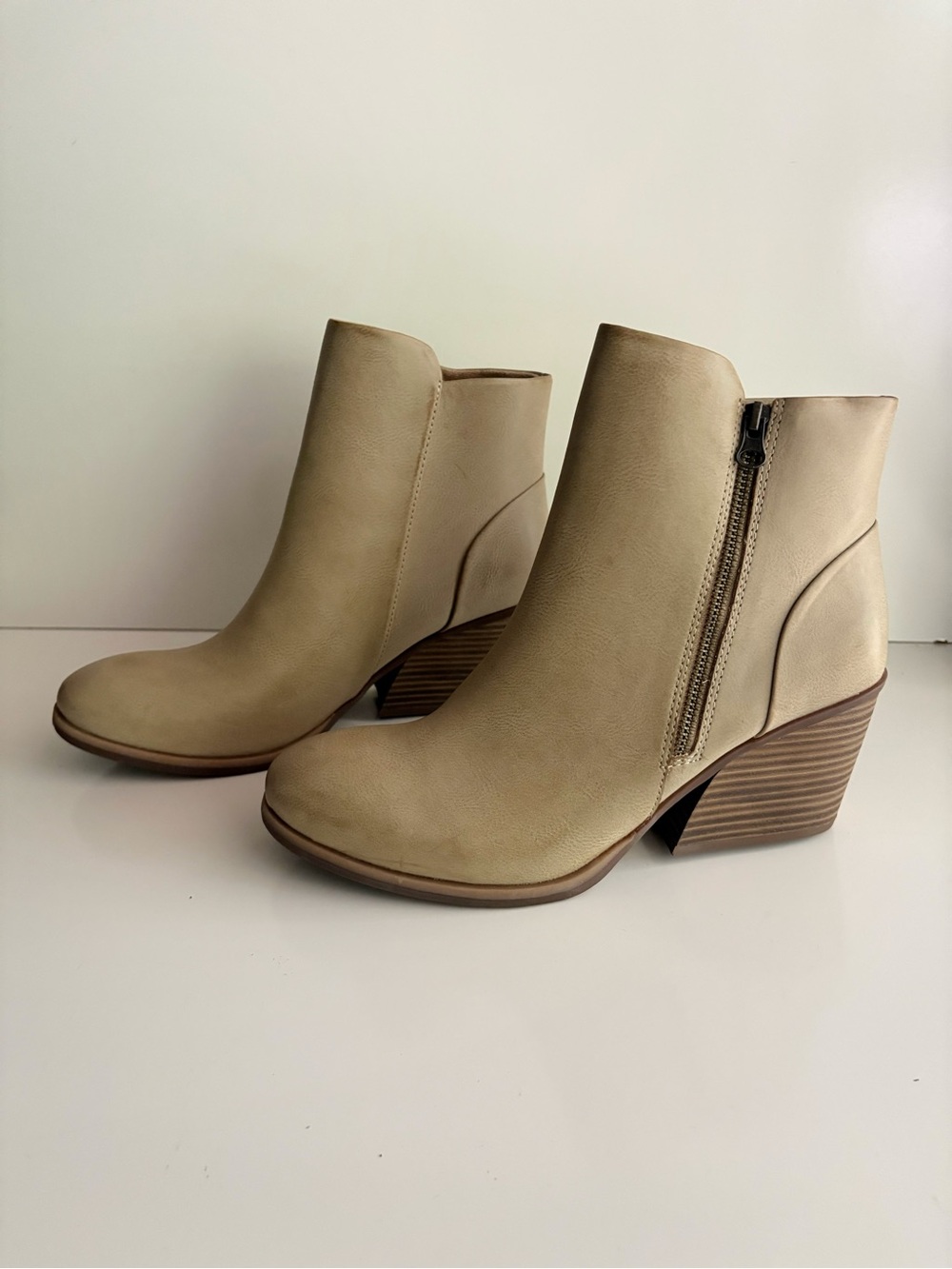 Korks Hattie Wedge Bootie Size 11